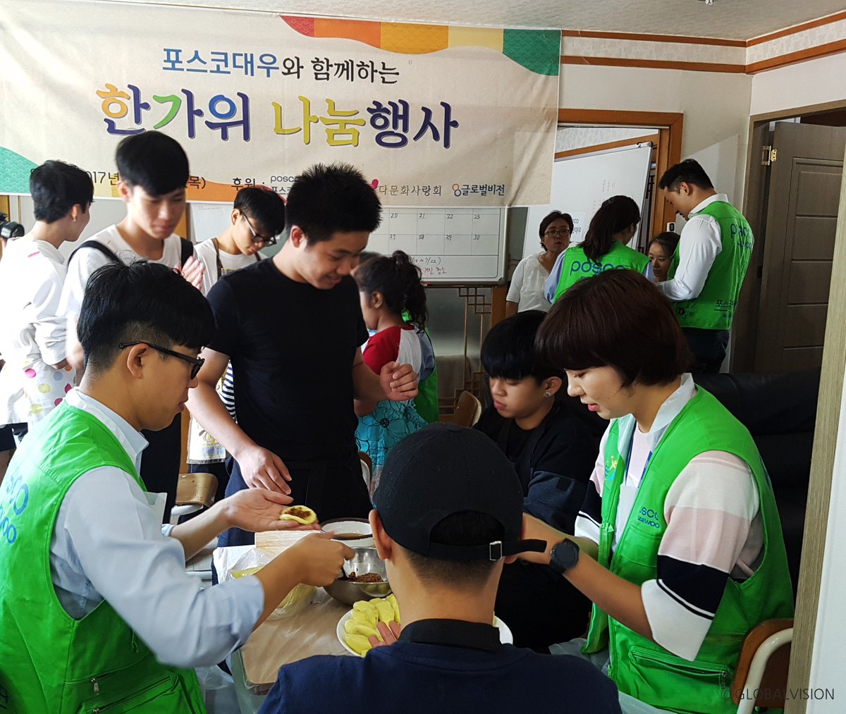 _GlobalVision's tweet image. 오늘은 #금요일 입니다. 😁 #사랑하는 사람들, 그리고 #맛있는 #음식 과 함께 즐거운 #금요일밤 보내시길 바랍니다.💕 맛있는 음식! 사랑하는 사람들 가득했던 한가위 행사소식도 함께 전해드려요~*해당 게시물: blog.naver.com/gv_blog/221119…