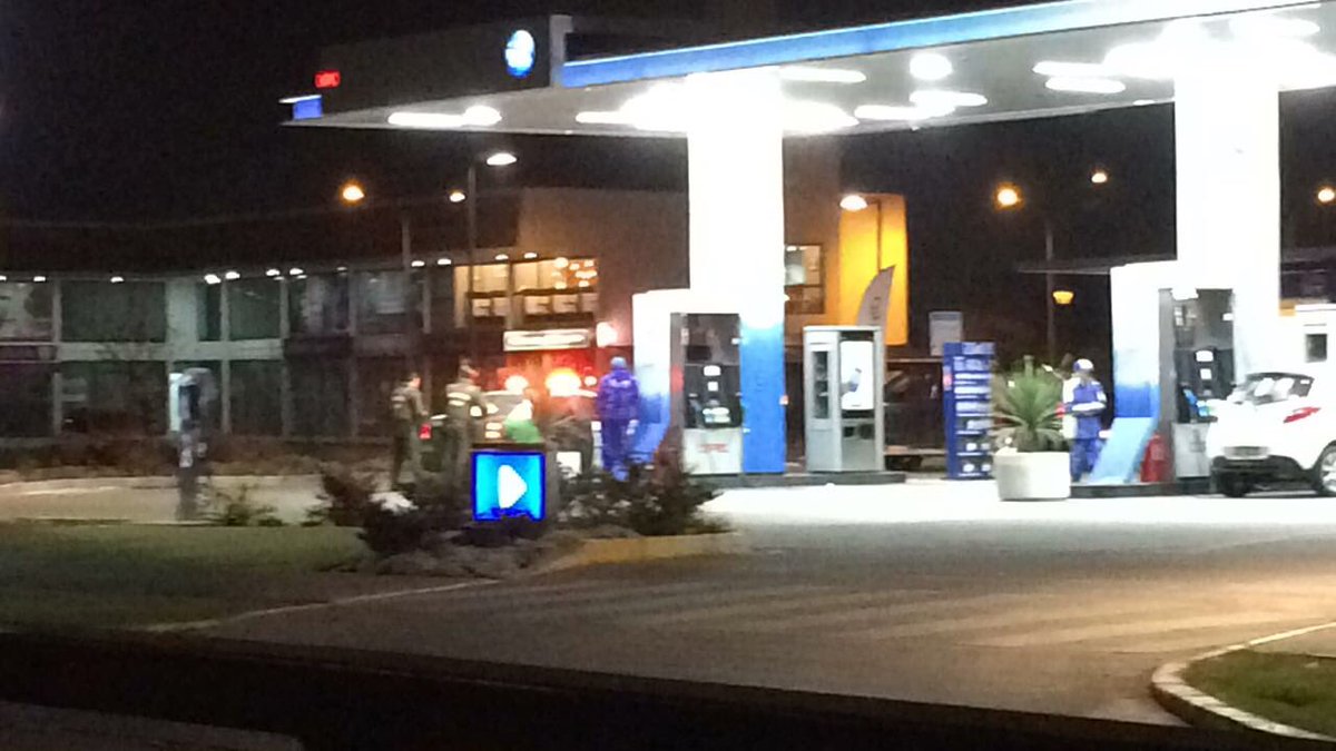 magdafabys's tweet photo. Nuevamente roban vehículo en #copec sector milagro2 @LaSerena_Chile esto es el colmo @MiRadiols @sanjoaquinls #manoduracontraladelincuencia https://t.co/oy3H9zoEpj