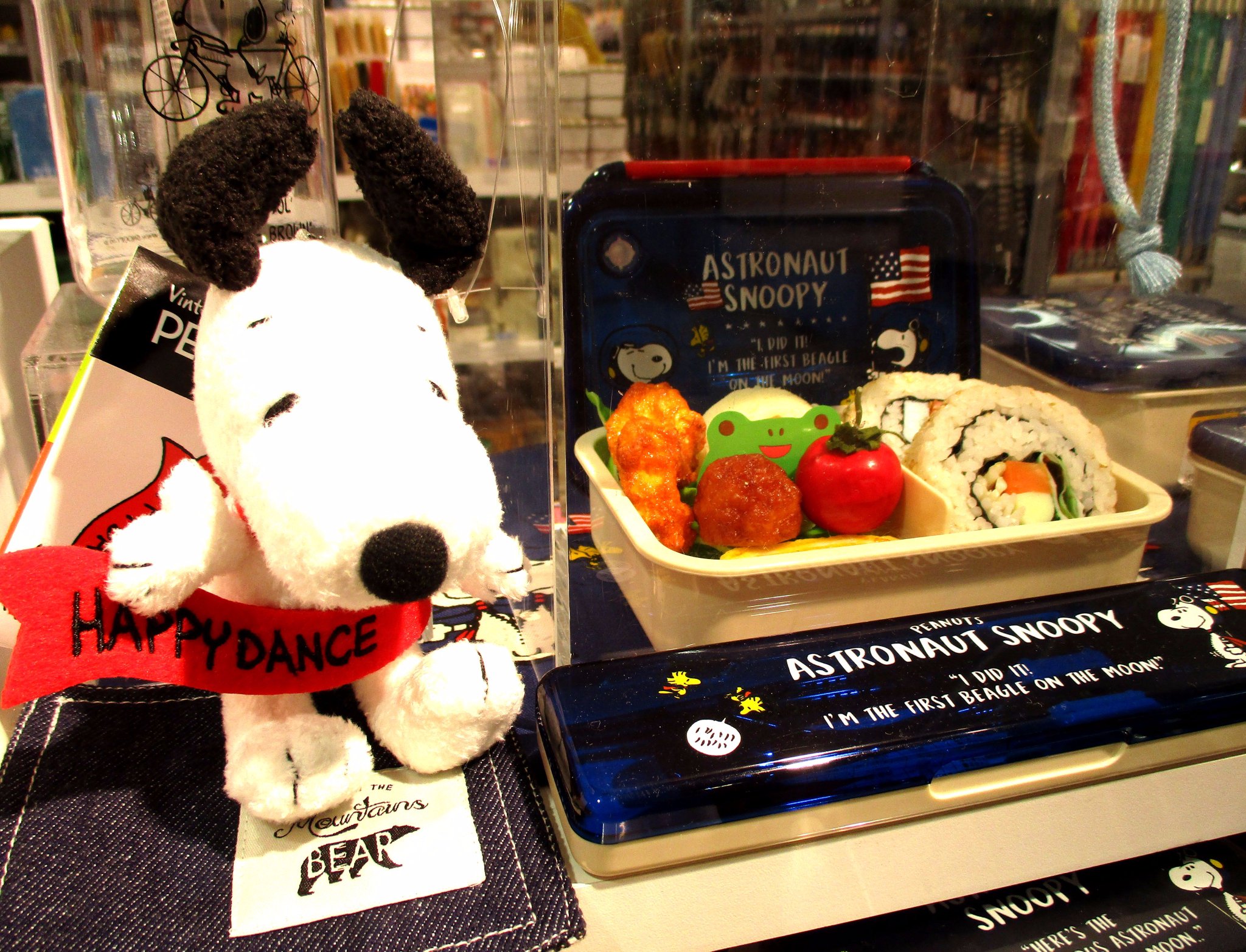 大宮ロフト ｕ みんな大好き スヌーピー の ランチボックス に新商品が入荷しました ｕ お弁当箱の他 お箸や巾着などトータルコーディネイトもできちゃう充実のラインナップです 新しいランチ用品で お弁当作りも楽しくなり