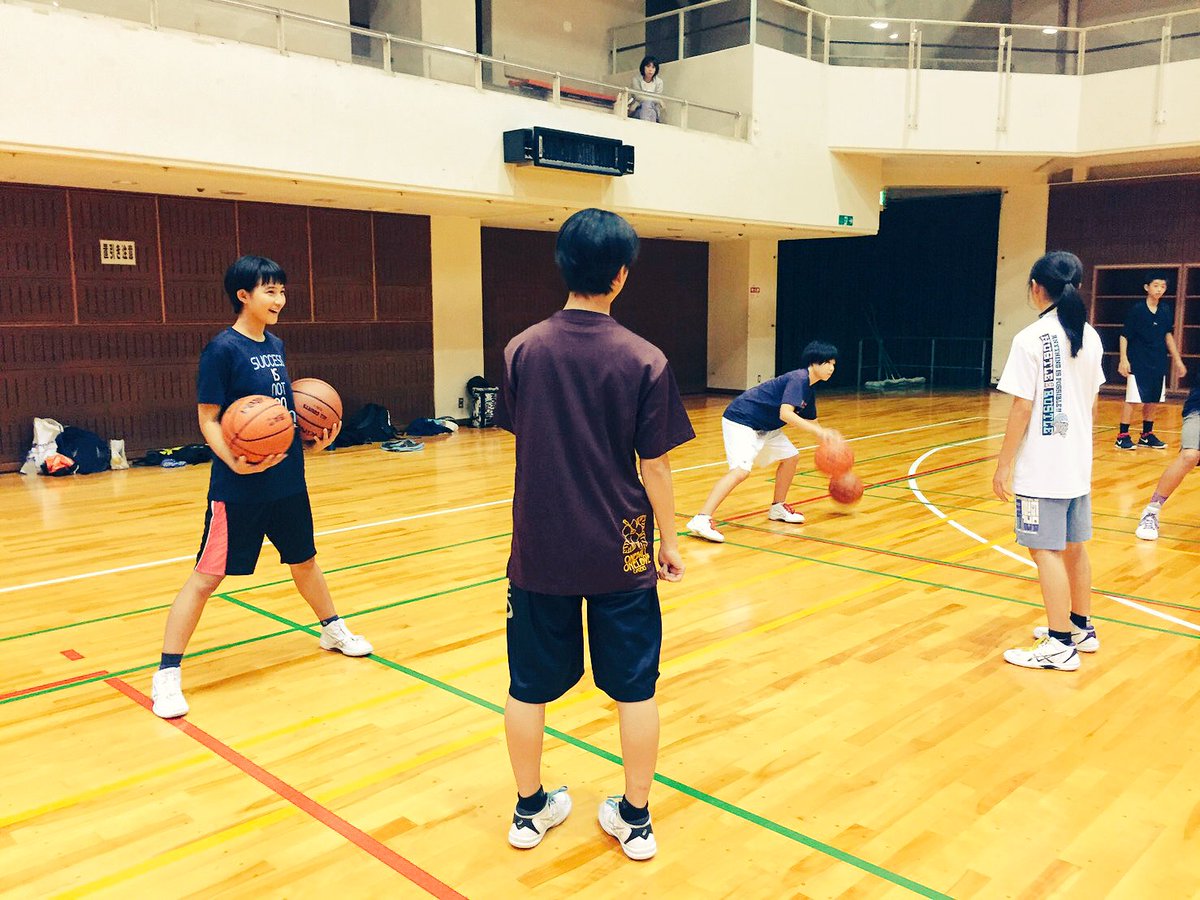 icandoit807's tweet photo. ブログ更新しました😎😆

プレイヤーから指導者に変わって1年。

まだまだ未熟者ですが、頑張っていきます♪

毎日勉強！！！

今日も頑張るぞーーー💪💪💪

#grow #up  #王子スポーツセンター 

 https://t.co/wjpY5B6Bvq https://t.co/HSh4HAPNdH