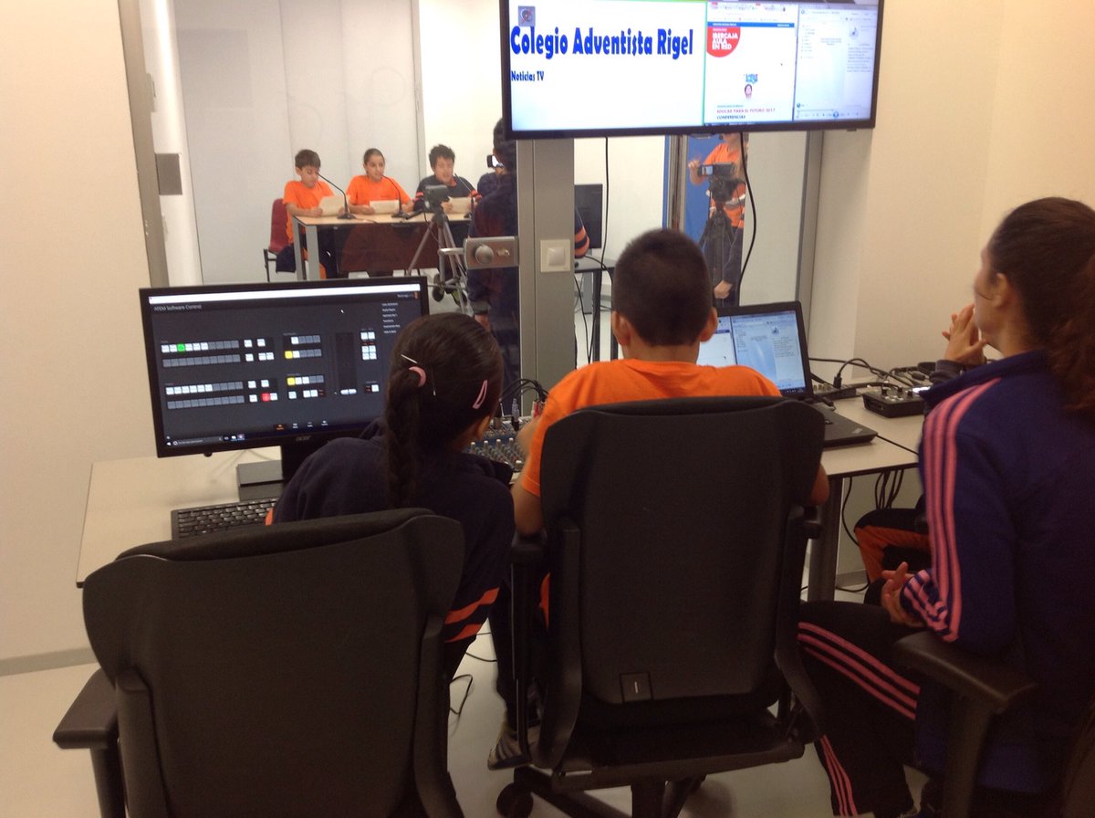 profesorcci's tweet photo. #viernes #InformaTV en #Iclip @IbercajaSocial con #ColegioAdventistaRigel en @etopia_ https://t.co/YFd27zDS1B