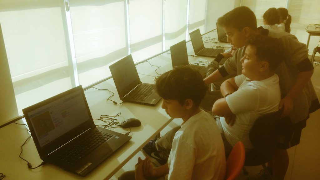 Sercan_EFE's tweet image. Geleceğimizsiniz... #ucodeweek #europecodeweek #ugurkodluyor #ugurokullari @karsiyakakampus @snolylmz @metinakcaa @melekkucukkurt