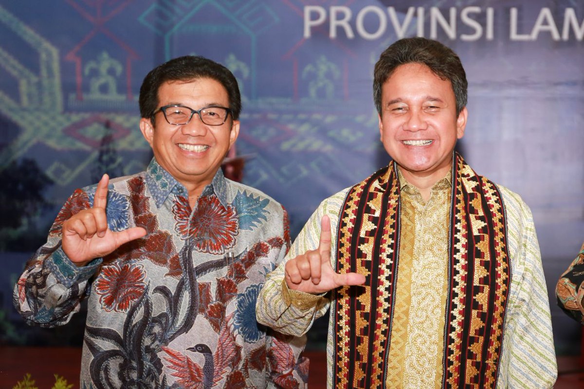 bank_indonesia's tweet photo. Deputi Gub.Senior BI, Mirza Adityaswara hadir sbg Pembicara pd #ISEI2017 dg tema "Terobosan untuk mengatasi Kesenjangan Sosial Ekonomi" https://t.co/uEMRaXpEkW