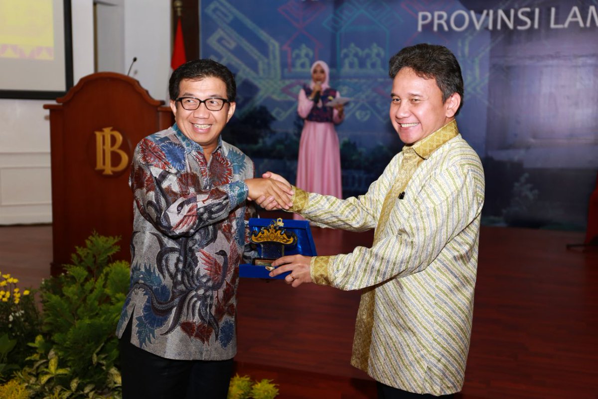 bank_indonesia's tweet photo. Deputi Gub.Senior BI, Mirza Adityaswara hadir sbg Pembicara pd #ISEI2017 dg tema "Terobosan untuk mengatasi Kesenjangan Sosial Ekonomi" https://t.co/uEMRaXpEkW