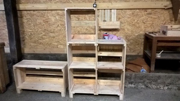 TezeaTZC's tweet photo. Et également des étageres/meuble TV réalisés part notre équipe en créa-palette ! :) #palette #création #Equipe #Recup' https://t.co/a8Ih8wNoId