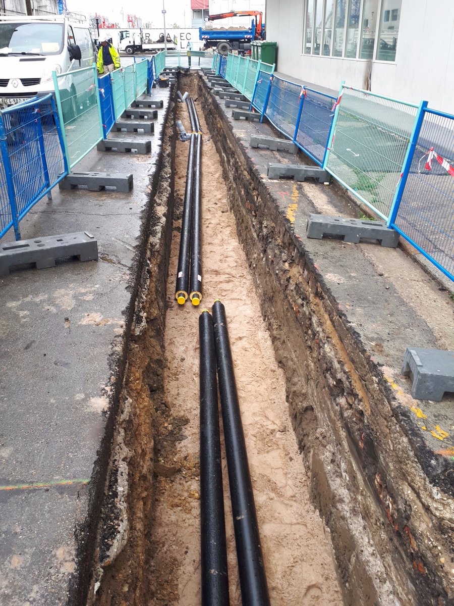 Eurovia_France's tweet photo. #Euratlantique #Bordeaux: 1st connection for #heatingnetwork by #Moter (#Eurovia): https://t.co/JogL4807b1 https://t.co/qiX6Lz3ahr