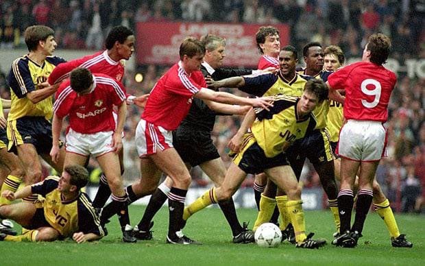 footieonthisday's tweet photo. 📆 #OnThisDay in 1️⃣9️⃣9️⃣0️⃣, “Battle of Old Trafford, Rd1”. The @ManUtd v @arsenal game erupted into a mass brawl involving 21 players! 👊 https://t.co/icQjtfoig1