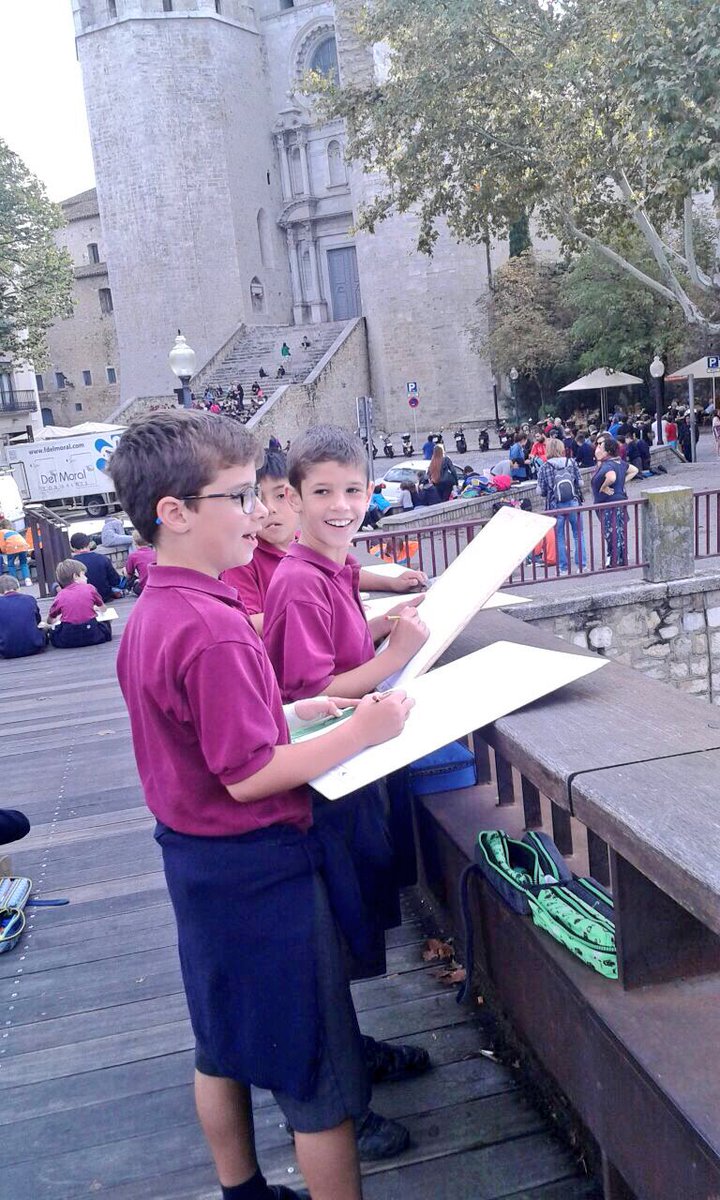 BellLlocdelPla's tweet photo. Avui els de primària som al centre de Girona participant al Concurs de Pintura Ràpida organitzat anualment pel GEiEG https://t.co/NEdPpYnBob