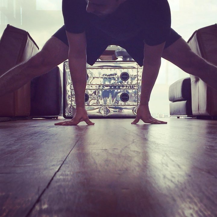 TheGotROM's tweet photo. If you build it (the right way), it will stay.
5-10 mins a day and still got the Middle Splits. 💪
#TSRMethod #GotROM #OnlinePrograms Watc… https://t.co/DmLtA6uIMf