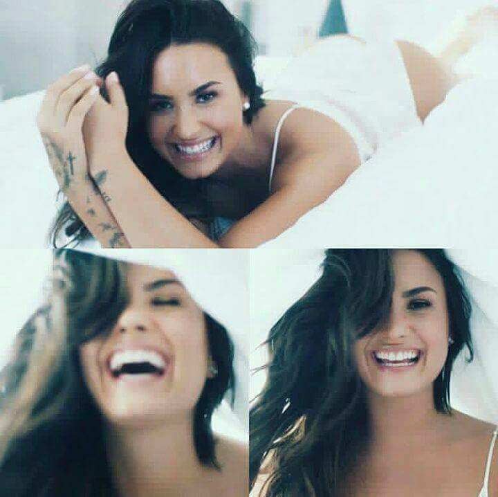ericabitch_ever's tweet photo. I was watching the #SimplyComplicated and she is so pure and honest with us and I loved .  @ddlovato Portugal loves you . You are the best . https://t.co/XNV3p7EjDJ