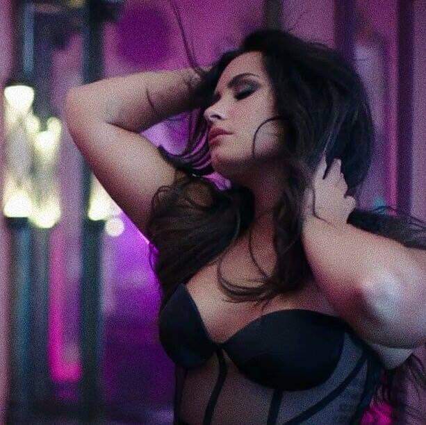 ericabitch_ever's tweet photo. I was watching the #SimplyComplicated and she is so pure and honest with us and I loved .  @ddlovato Portugal loves you . You are the best . https://t.co/XNV3p7EjDJ
