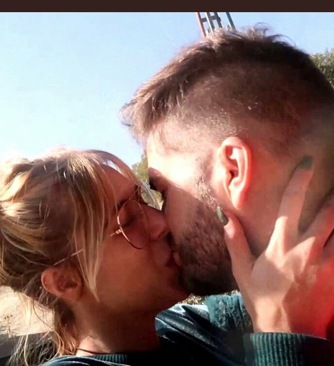 nichanaro's tweet photo. Hay que seguir #RodeaEnGHVIP 
Por su naturalidad, complicidad, sinceridad... por lo que nos transmiten, amor, amistad, cachondeo... 👇 https://t.co/SRdSJgzZ3h