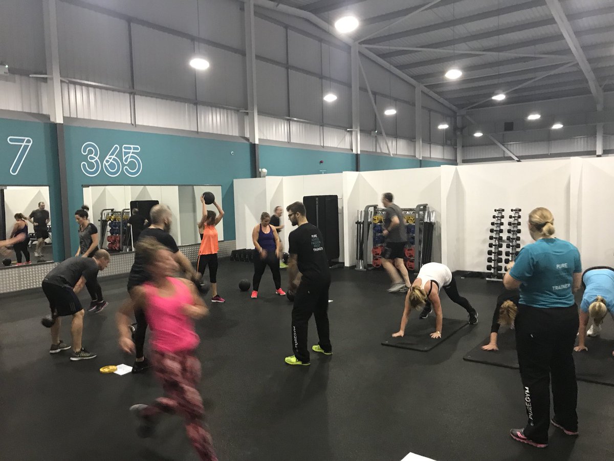 nicolaneed's tweet photo. Fab #FatBurn class with @aaron_ajfitness and @LJ_injuryclinic as they joined forces to ‘team teach’ today 🙌🏼🔥 @PureGym_WIDNES https://t.co/C5Wg6TxOPN