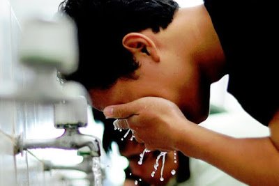 Bacaan Niat Wudhu Dan Cara Mengerjakan Wudhu dlvr.it/PwgVg0