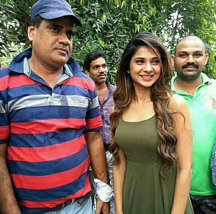 JenWingetTeam's tweet photo. Last day of Shoot for Jennifer Winget! Maya Bows Out #Beyhadh @jenwinget
https://t.co/bBOSVEfJhV