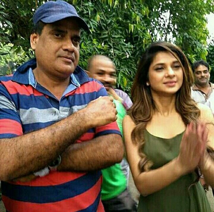 JenWingetTeam's tweet photo. Last day of Shoot for Jennifer Winget! Maya Bows Out #Beyhadh @jenwinget
https://t.co/bBOSVEfJhV