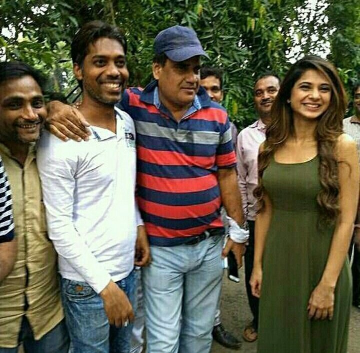 JenWingetTeam's tweet photo. Last day of Shoot for Jennifer Winget! Maya Bows Out #Beyhadh @jenwinget
https://t.co/bBOSVEfJhV
