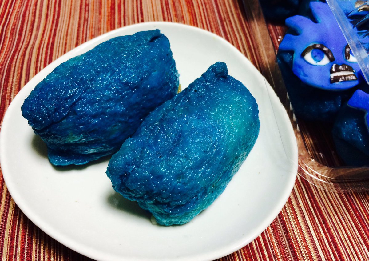 𓃠 𝕂𝕪𝕠𝕠𝕠𝕔𝕙𝕒𝕟𝕘 遡ること13年 Tbクラスタの花見に青い 稲荷寿司を作ったものの納得のいく青さでなく リベンジを重ねる内に青い料理 を作ることに目覚めたこ焼きやらお菓子やらも青く染まり 芋煮も例に漏れず青くなっています