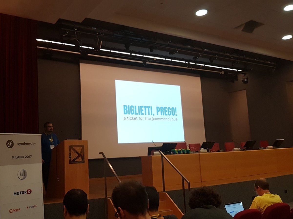 _CDali's tweet image. @magobaol on stage!! #SymfonyDayIt