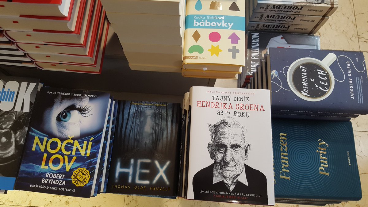 TomHarmsen's tweet photo. Zo cool, Hollands glorie in Praagse boekhandel: HEX en HENDRIK GROEN gezellig naast elkaar @lsamsterdam @Meulenhoff https://t.co/RGeV0UL119