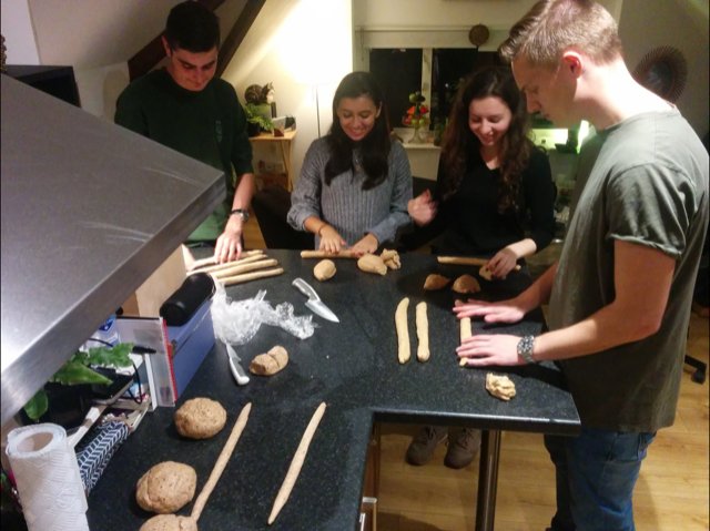 shabbat_uk's tweet photo. Earlier this week Surrey Jsoc held a #ChallahMake for #ShabbatUK! Looking good guys! University Jewish Chaplaincy https://t.co/3wNQGHL8S4