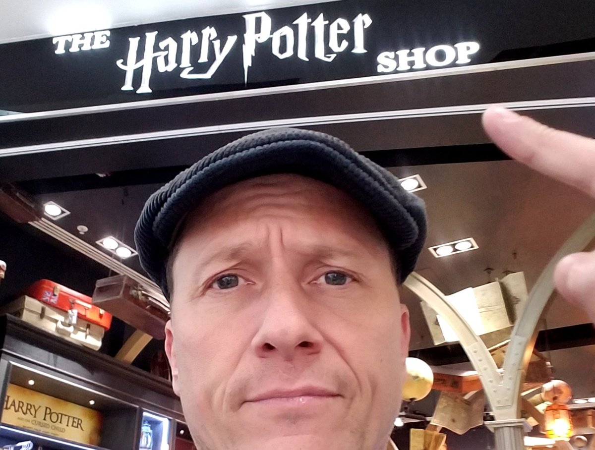 imcorinnemec's tweet photo. WTF is this England? https://t.co/05yJQsGvQF