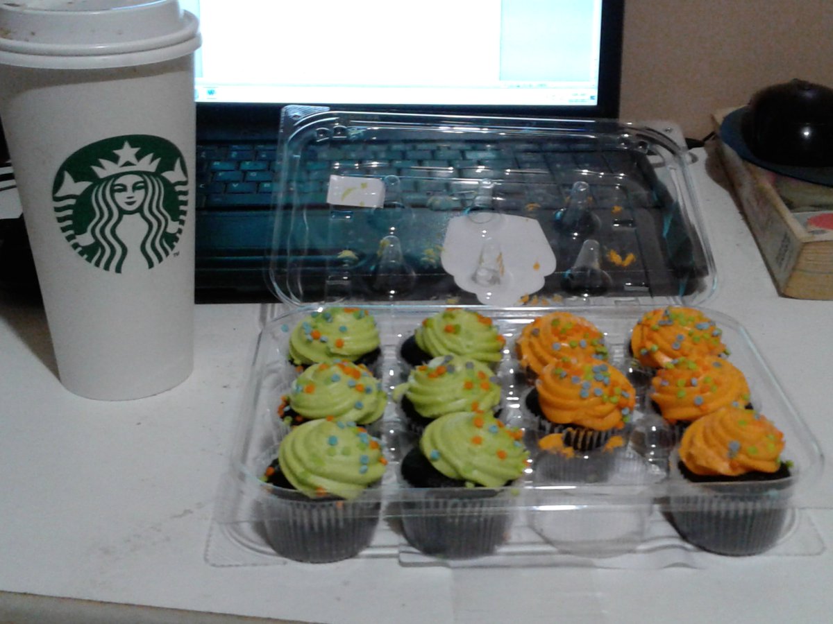 CawfeyDeBold's tweet photo. At 5am, #VoidTracker
#chocolatecupcakes #starbucks #amwritingscifi . #food for #thought .
#Horses #chevy #Romance #comedy #writerslife CDB https://t.co/EyKkFa6xin