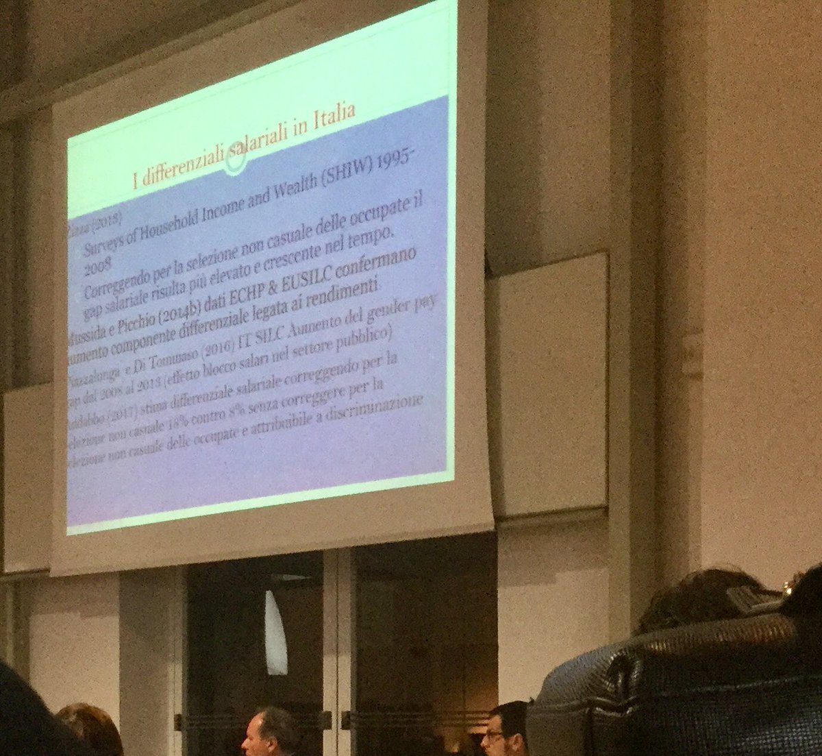 schiaffo91's tweet photo. Parlando di gap salariale: le donne in Italia guadagnano il 18% in meno. https://t.co/djEmR8tJPR