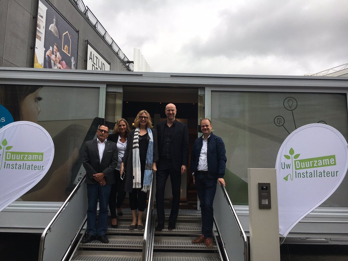 UD_installateur's tweet photo. Kom je ook langs? Wij staan er klaar voor! Samen met @ABB_Installatie #WoonIDWeekend @Villa_Arena https://t.co/QF8VzusUih