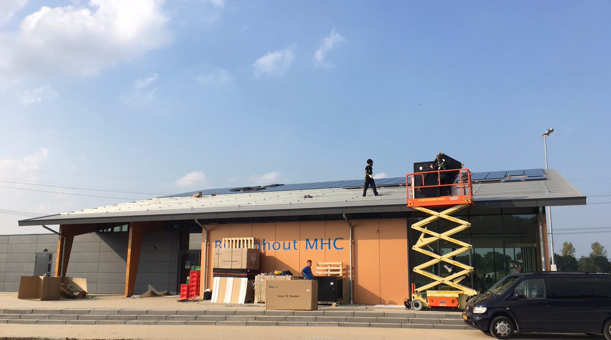 TechneaD's tweet photo. Mooi project bij hockeyclub Buitenhout. #zonnepanelen op pvc schuin dak.
https://t.co/ifvHGvXd7b https://t.co/EJaLZEhEyW