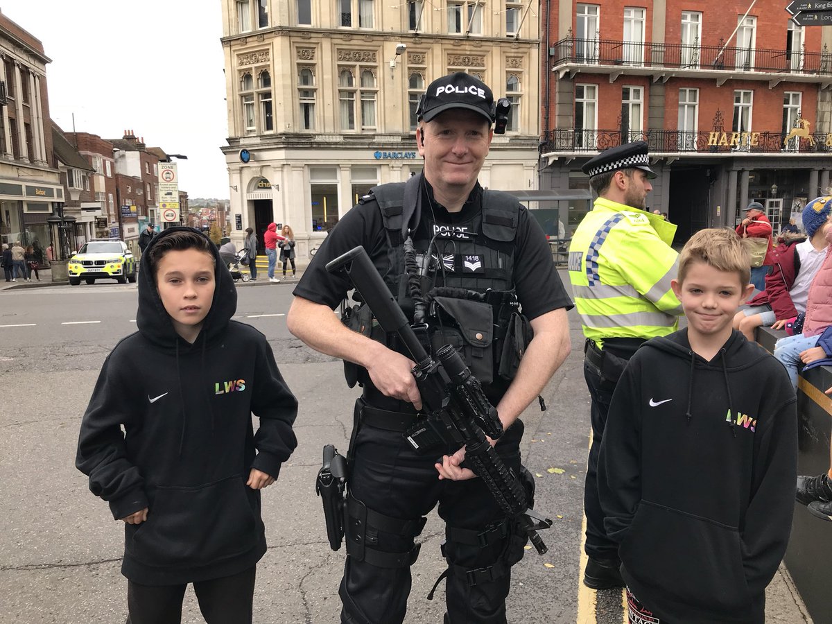 LWS_Art's tweet photo. Close protection guards (usually with will &amp; kate) @LWSAcademy  #LWSCultureDay https://t.co/aXRarEwjnu
