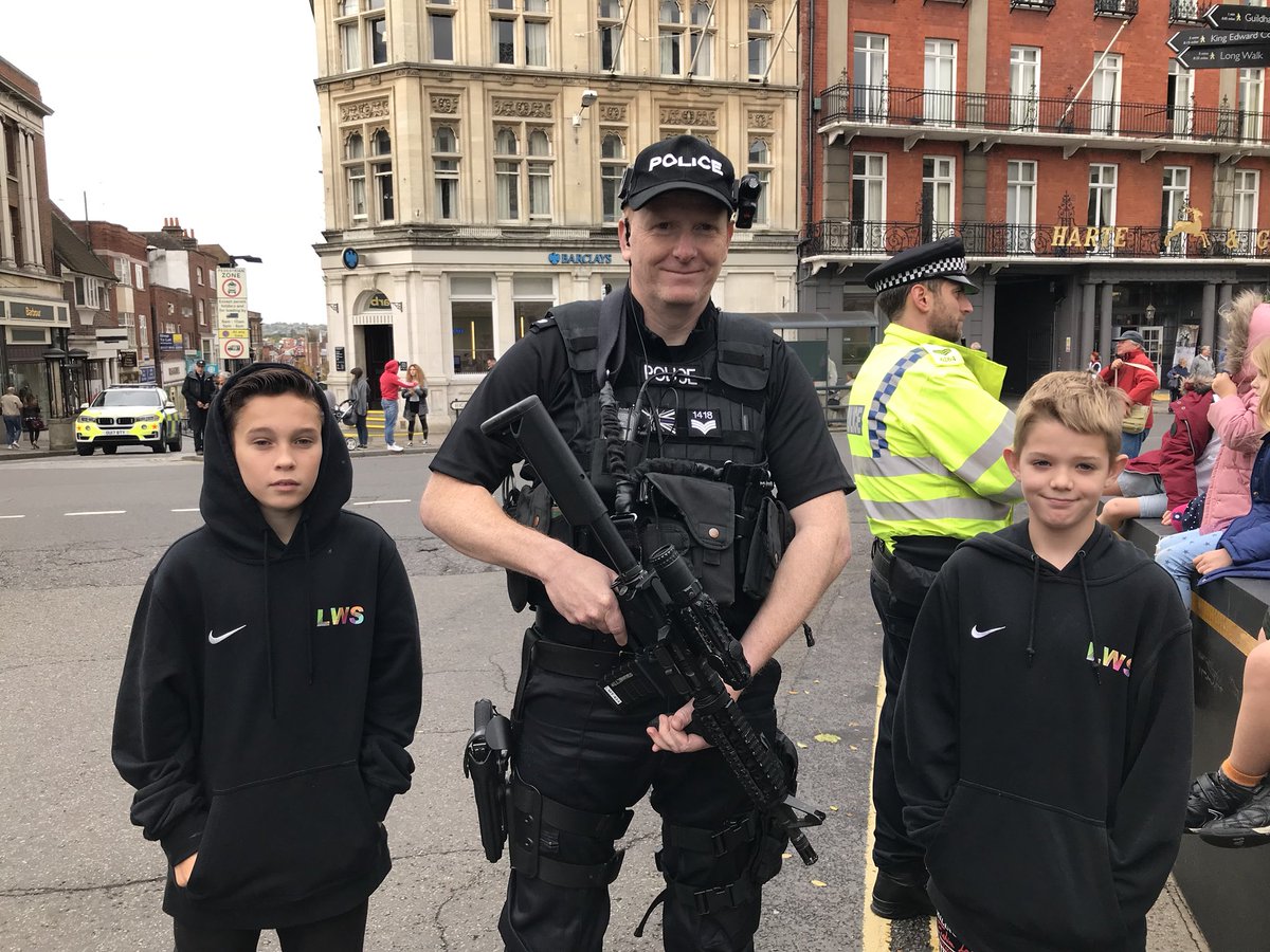 LWS_Art's tweet photo. Close protection guards (usually with will &amp; kate) @LWSAcademy  #LWSCultureDay https://t.co/aXRarEwjnu
