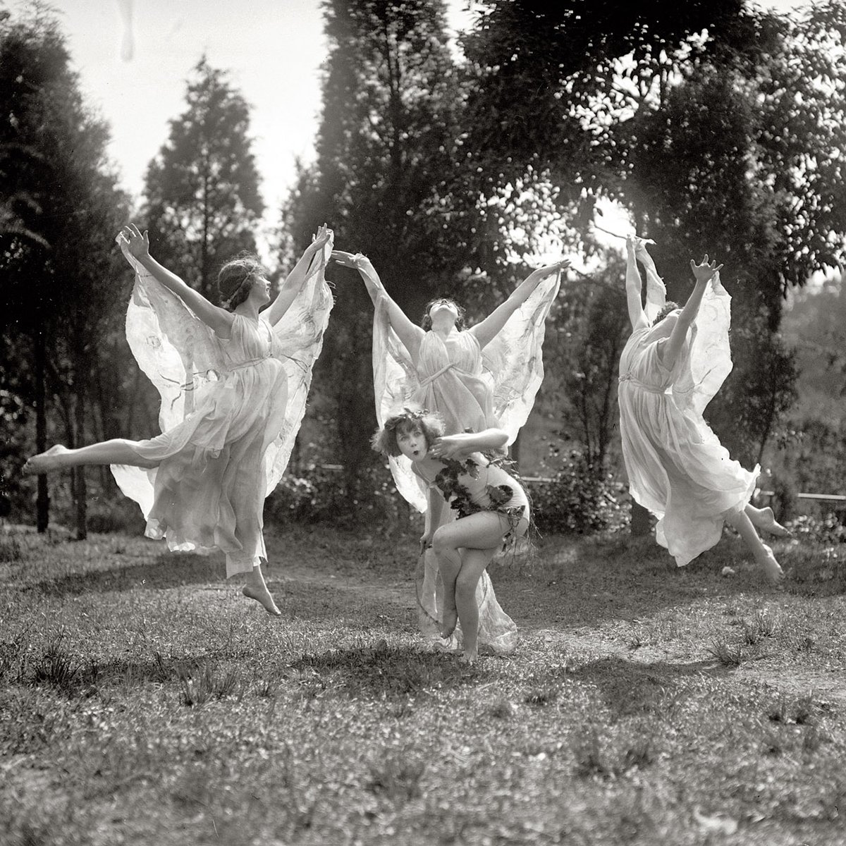 For #GCWradio @SoundartRadio on Sat (10PM) we got <a href="/LeahFloyeurs/">Leah Floyeurs</a> set from <a href="/50arctechno/">50arc</a> recently #Special #techno