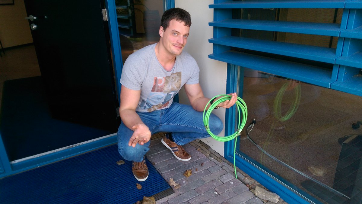 Vroegen #Glasvezel op kantoor &amp; kregen het😀. Maar dan stap2 #WieSluitOnsAan? 🤔 #Ongeduldig Gelukkig nog eigen #DedicatedLijn #TurboInternet