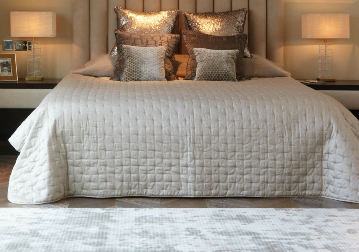 therugseller's tweet photo. Need a cosy bedroom rug? 🏡😍 Here are 21 simple rug ideas for your home https://t.co/e8ejr9yvc7 #Bedrooms https://t.co/XVr4dZFtm5