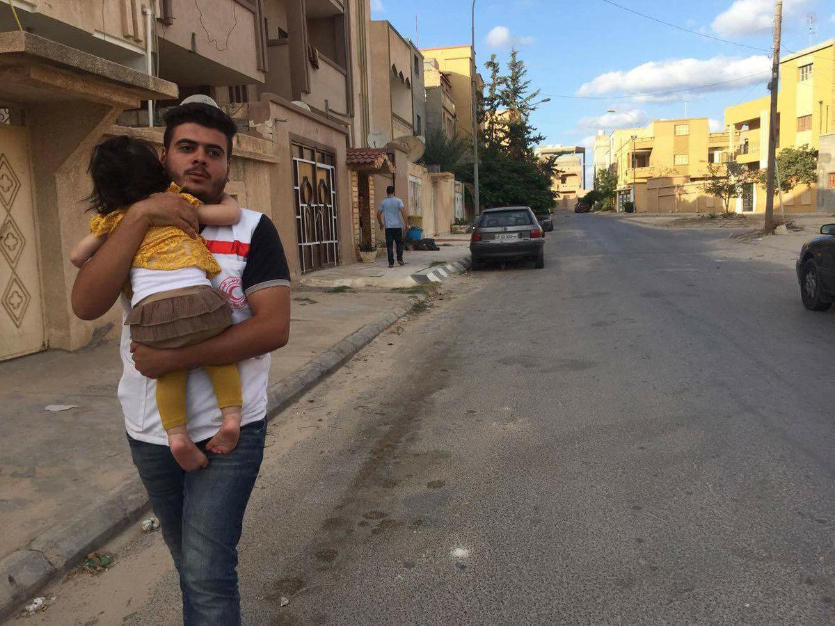 ICRC_lby's tweet photo. #Libya Since #Sabratha clashes, with #LibyaRC we provided food &amp; household items to 7000 people &amp; lifesaving medical material &amp; body bags https://t.co/bS0CRX2voF