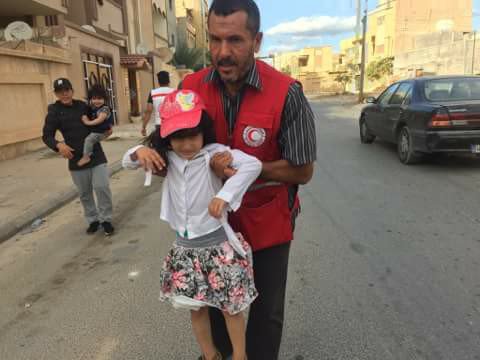ICRC_lby's tweet photo. #Libya Since #Sabratha clashes, with #LibyaRC we provided food &amp; household items to 7000 people &amp; lifesaving medical material &amp; body bags https://t.co/bS0CRX2voF