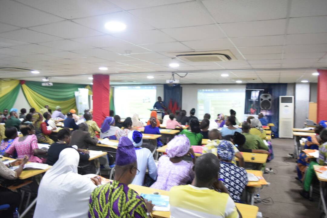 enviupdatelasg's tweet photo. Training Session: The participants are being enlightened on class management & how to engage learners. #LagosIsLearning https://t.co/gVfwcv7HGW