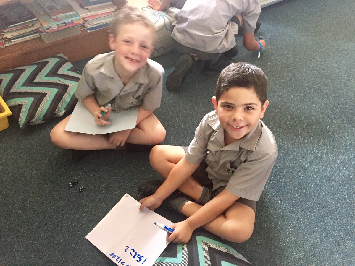 LeanneStraub's tweet photo. #2S2017 rounding numbers to the nearest hundred @Sherwood_Grange https://t.co/GCGXKTIqrh