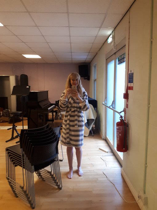 Modelling in a music room today!😁🎵🎼🎸 https://t.co/lHJ1KzyV2S