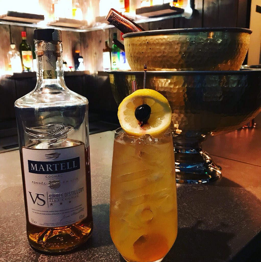 samwylieharris's tweet photo. Cognac c’est chic! Cocktail masterclass with @super.lyan #Martell #CocktailComposition https://t.co/mgZzBW0htx