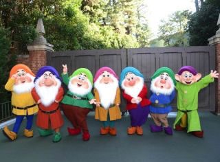 7人の小人のユニベアと実際の小人を比較しよう！ ん？服の色が体の色