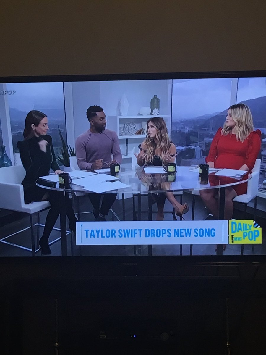 MrsJessieDecker's tweet photo. Watching Daily Pop with my mom ❤️ 
Mom: I love Jessie, she just amazing! That’s all.
Me: I agree ☺️
@JessieJDecker https://t.co/WhoGKHh5EO