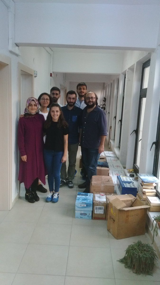 denizyildirim79's tweet photo. 800'den fazla kitap, 50 defter ve 3 satranç takımıyla Pazartesi gününe hazırız. Ordu'da bir okulda daha yüzlerce çocuk kitaplarına kavuşacak https://t.co/dhzAlOPvAd
