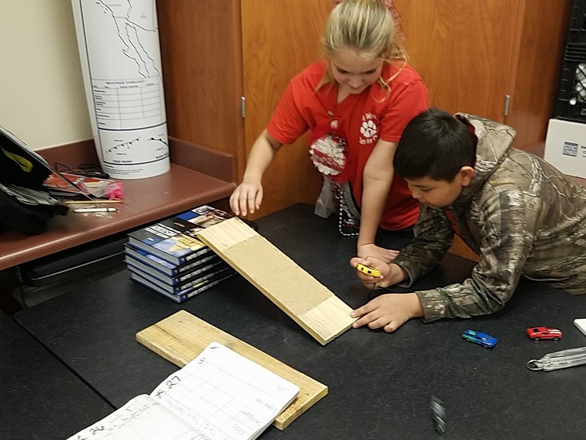 HeathLucas5's tweet photo. PWE 5th grade friction lesson @SplendoraISD #weseered https://t.co/1gb8xHx358