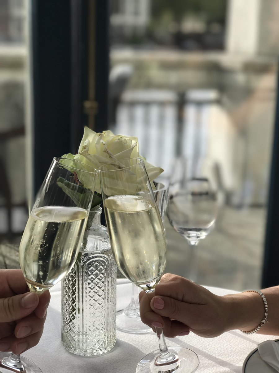 AmstelHotel's tweet image. Cheers to the weekend! How are you going to spend yours? #amstelhotel #weekendvibes #timeforchampagne