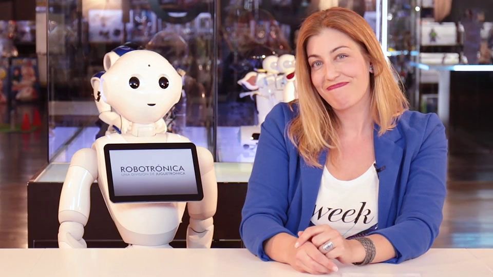 Juguetetronica's tweet photo. Entrevistamos a @AlezeyaSanchez, presentadora del programa de #tecnología Punto Zero, grabado en #TheRobotMuseum 🎥🔝
https://t.co/pcPa3Li8vK https://t.co/U6lVh6hEWV