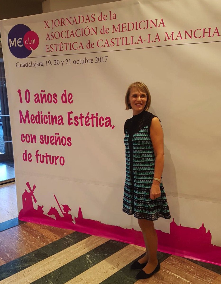 ClinicaOyGasset's tweet photo. Exposición de nuestra Dra. M Elena Fernández de su"Guía de #fotoprotección en el #paciente #oncológico" en las X Jornadas de #AMECLM https://t.co/dDT3WVxt4L