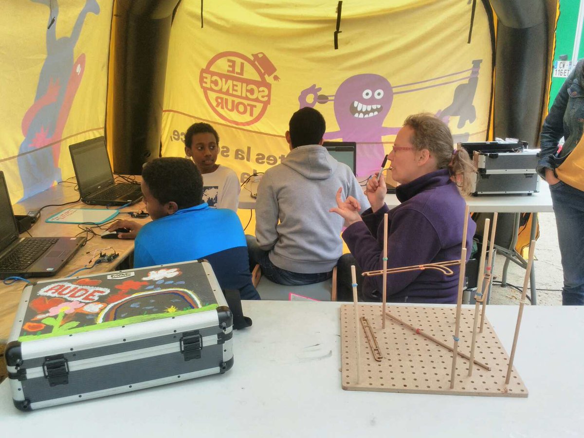 LabDuPensio's tweet image. Merci aux jeunes du quartier du Val Vert @villedupuy de nous avoir accueilli avec #PetitsDebsAura pour les ateliers  #CAPPRIO