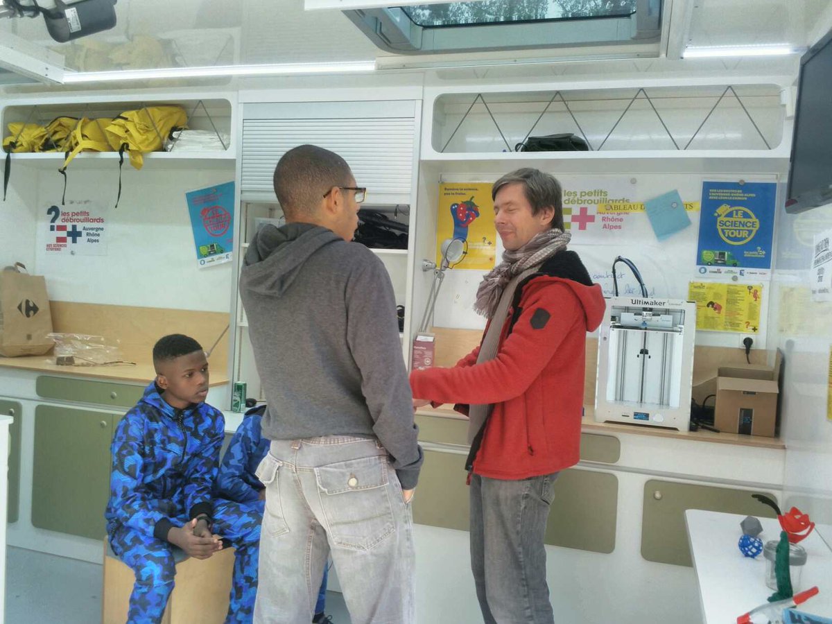 LabDuPensio's tweet image. Merci aux jeunes du quartier du Val Vert @villedupuy de nous avoir accueilli avec #PetitsDebsAura pour les ateliers  #CAPPRIO